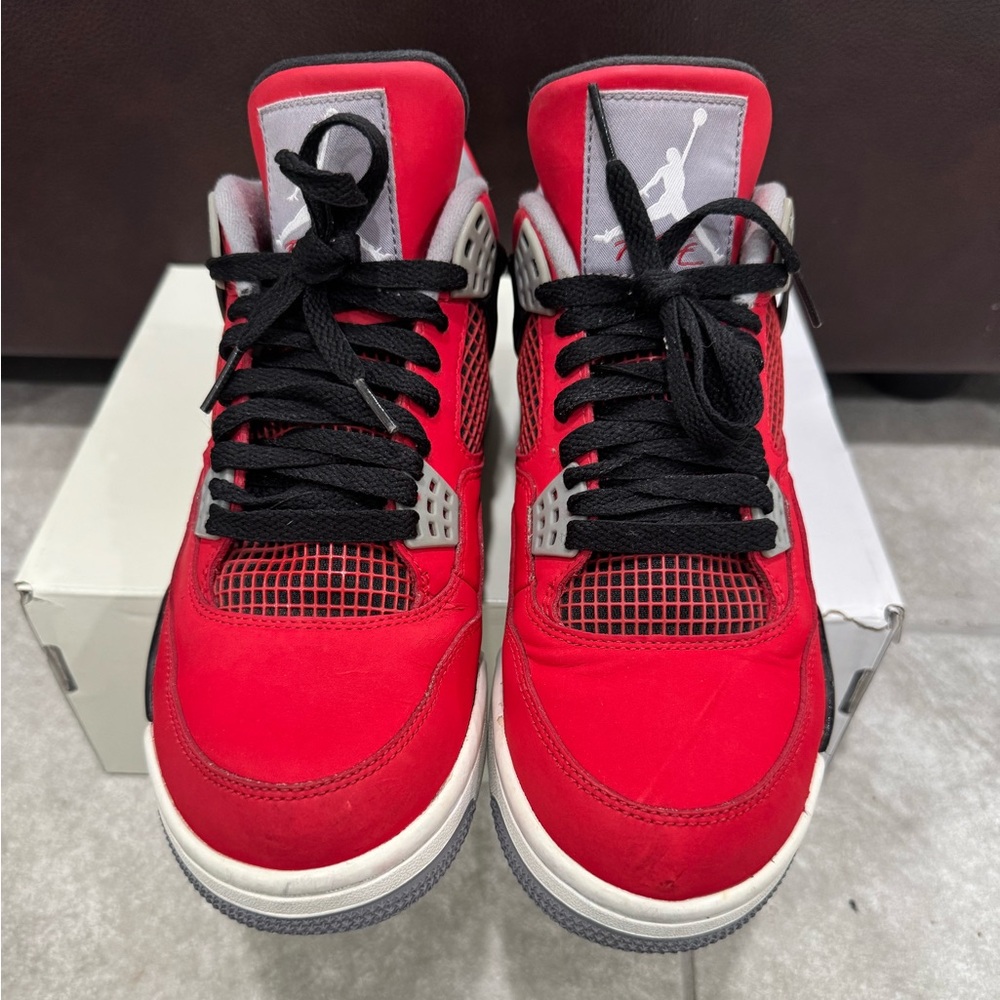 Size 8.5 - Jordan 4 Retro Toro Bravo 2013 - Picture 3 of 7